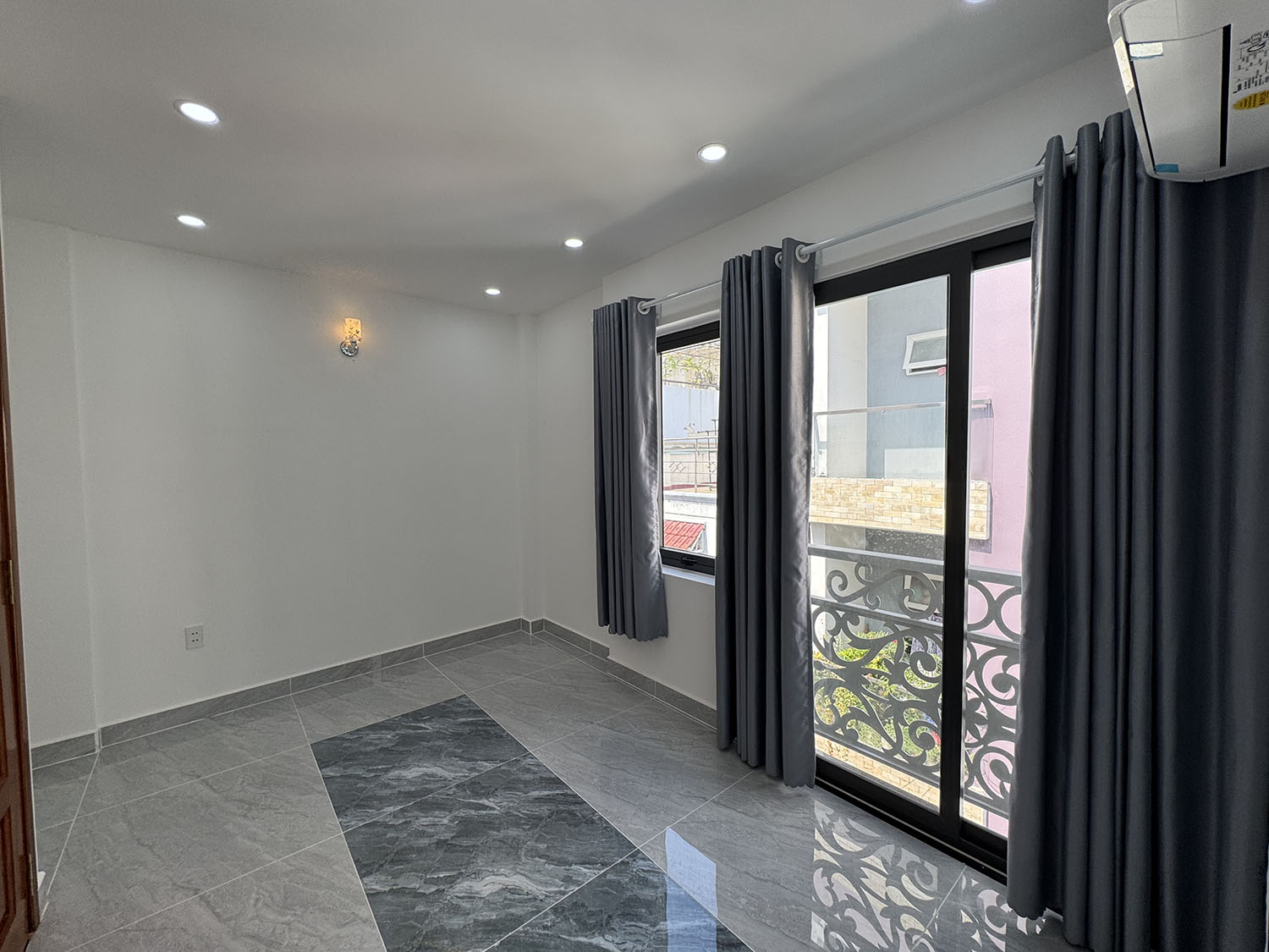 Siêu phẩm biệt thự mini góc 2 mặt tiền, 3 lầu, xây mới 100%, hẻm đẹp khu cao cấp Lê Văn Sỹ, Quận 3